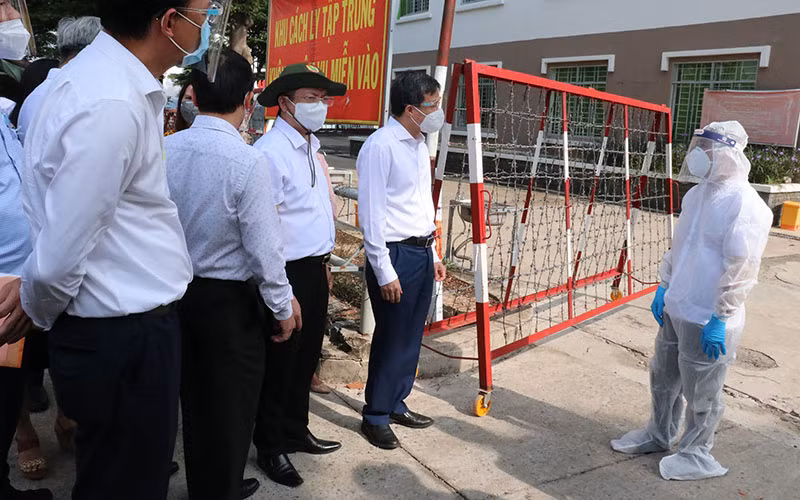 Đoàn công tác của Bộ Y tế kiểm tra công tác phòng, chống dịch tại Bình Dương. 