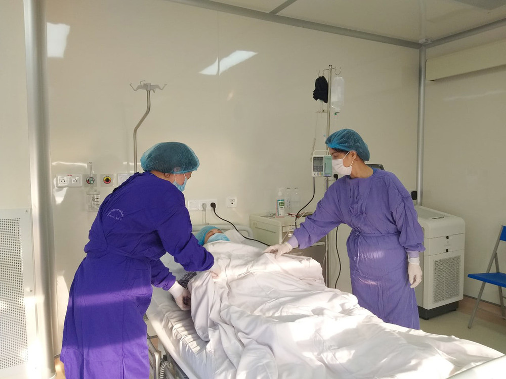 Ngày 29/5, bệnh nhân V.A được điều trị điều kiện hóa chất liều cao. Lần đầu tiên, Việt Nam ứng dụng tế bào gốc CD 34 điều trị bệnh nhược cơ -0