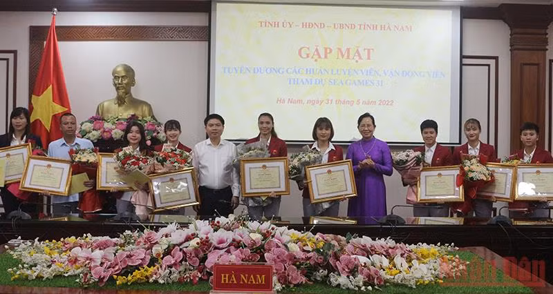 Lãnh đạo tỉnh Hà Nam gặp mặt, tuyên dương các huấn luyện viên, vận động viên dự SEA Games 31.