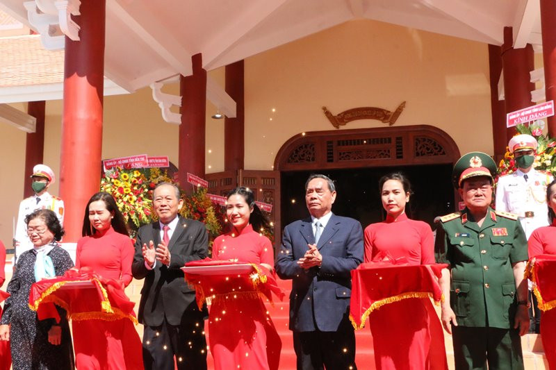 Lãnh đạo Đảng, Nhà nước cắt băng khánh thành Đền thờ liệt sĩ, Khu di tích lịch sử quốc gia khu vực đồn Long Khốt. Khánh thành Đền thờ liệt sĩ, Khu di tích lịch sử quốc gia đồn Long Khốt -0