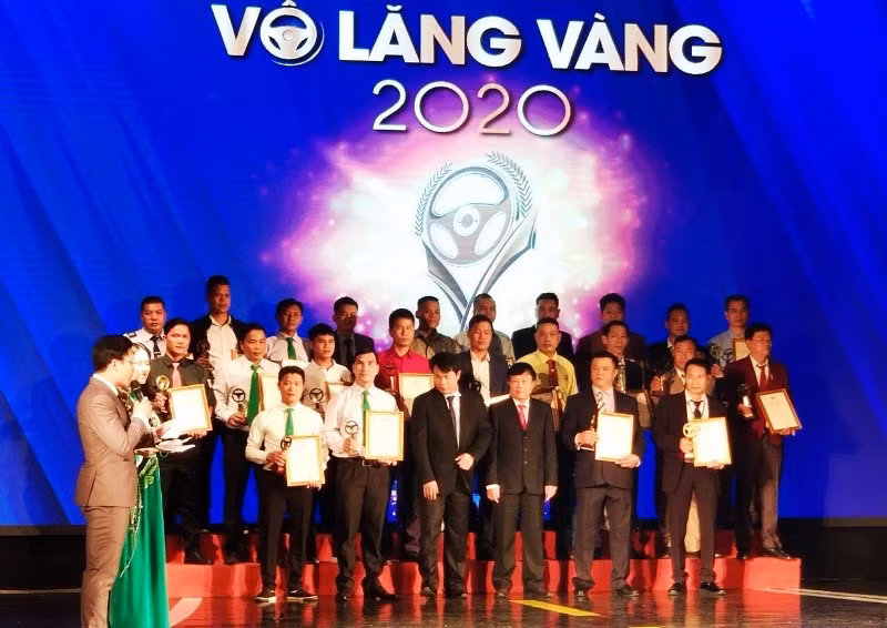 Trao giải “Vô lăng vàng” cho 17 tập thể và 50 lái xe -0
