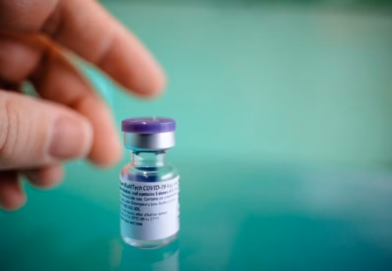 Một liều vaccine ngừa Covid-19 của BioNTech và Pfizer. Ảnh: BioNTech qua Reuters.