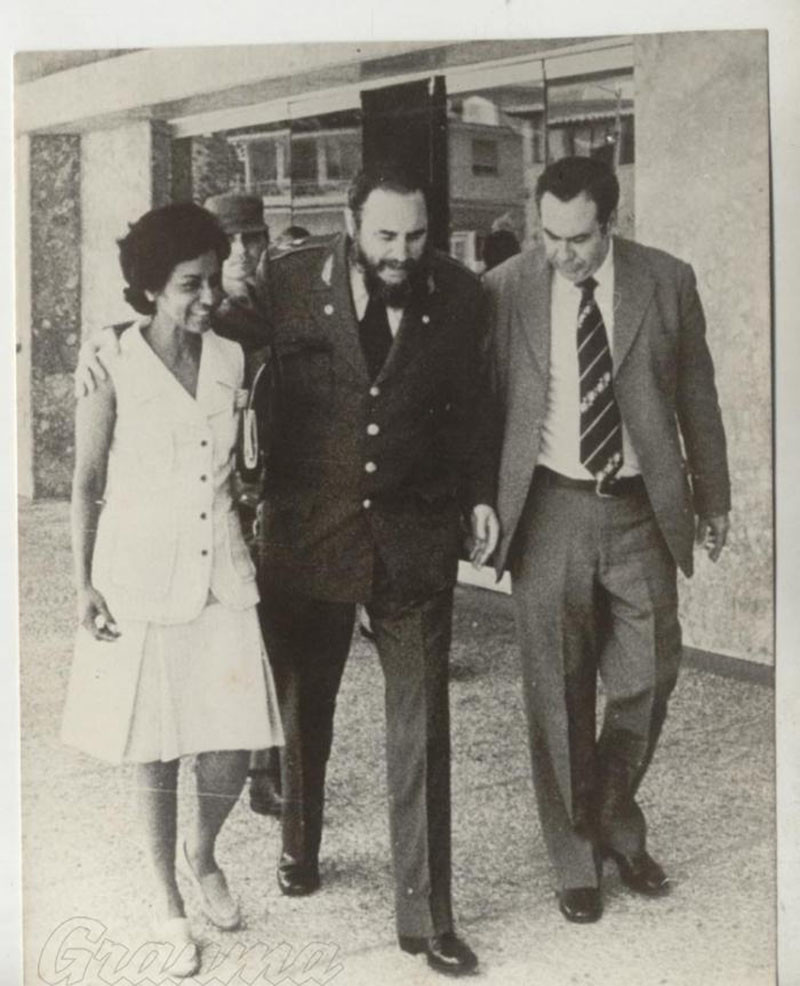Fidel Castro và Marta Rojas. (Ảnh tư liệu: Nhật báo Granma) Marta Rojas ra đi, để lại sự nghiệp báo chí vẻ vang suốt cuộc đời -0