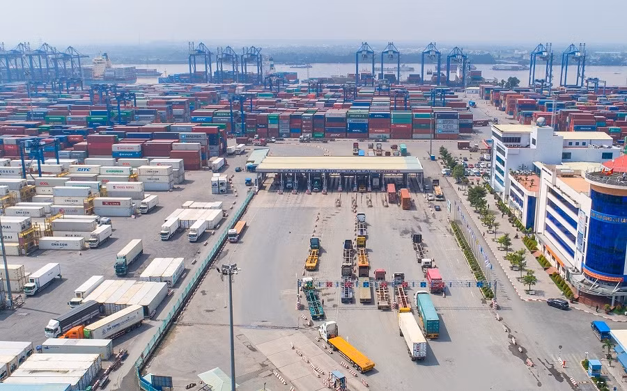 Cảng Tân cảng Cát Lái (TP Hồ Chí Minh) có quy mô bãi hàng 160 ha, 2.040 m cầu tàu, cùng thiết bị xếp dỡ và công nghệ quản lý tiên tiến, hiện đại. (Ảnh: Cục Hàng hải Việt Nam cung cấp)