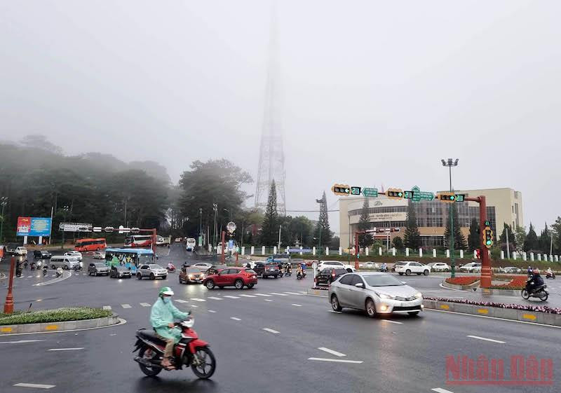 Giao lộ vào trung tâm Đà Lạt thông thoáng trong chiều 30/4. 4mua_Da_Lat-1651332328233.jpeg