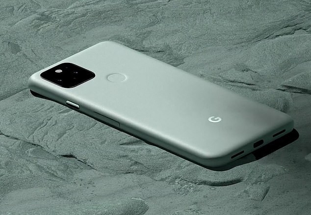 Google đã trình làng điện thoại thông minh Pixel 5 vào cuối tháng 9. Phiên bản mới nhất dài 6 inch, to hơn 20% so với chiếc Pixel đầu tiên. 2040, kích thước iPhone sẽ lớn hơn MacBook với tốc độ tăng hiện tại -0