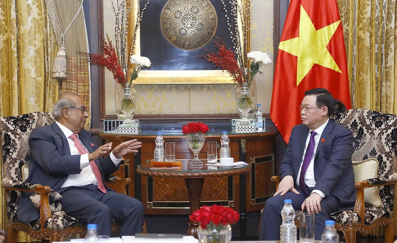 Chủ tịch Quốc hội Vương Đình Huệ tiếp ông Prakash Hinduja, Chủ tịch Tập đoàn Hinduja. (Ảnh: TTXVN) Đồng hành, hỗ trợ tối đa các doanh nghiệp Ấn Độ làm ăn lâu dài tại Việt Nam -0