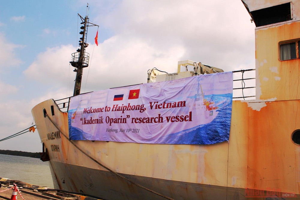Tàu “Viện sỹ Oparin” cập bến Cảng Chùa Vẽ, TP Hải Phòng. Triển khai chuyến khảo sát khoa học về biển tại vùng biển Việt Nam -0