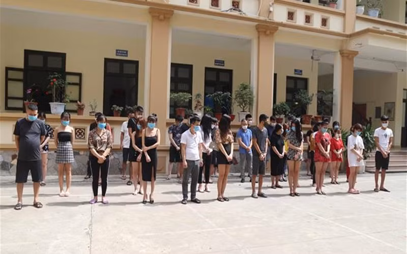 Khởi tố vụ án liên quan 33 thanh niên hát karaoke trong mùa dịch