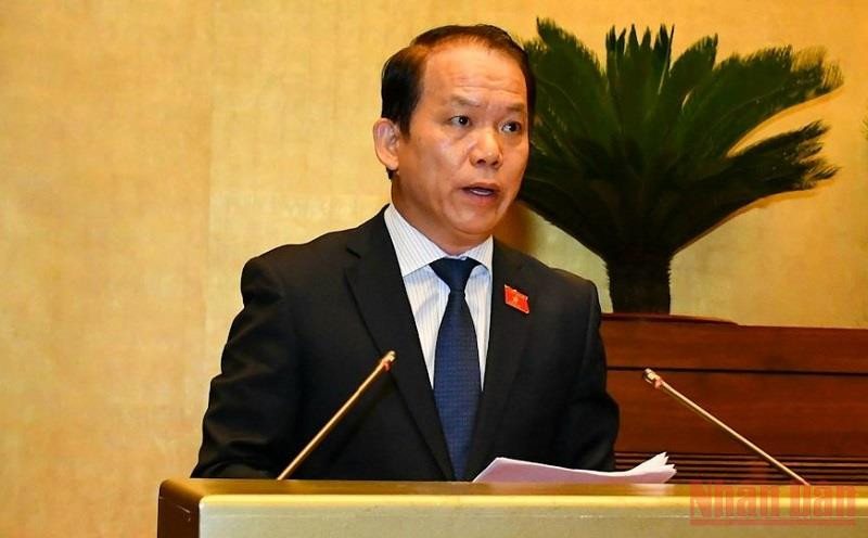 Chủ nhiệm Ủy ban Pháp luật của Quốc hội Hoàng Thanh Tùng trình bày Báo cáo thẩm tra dự án Luật Thực hiện dân chủ ở cơ sở. (Ảnh: LINH NGUYÊN) Bảo đảm tất cả quyền lực nhà nước thuộc về nhân dân -0