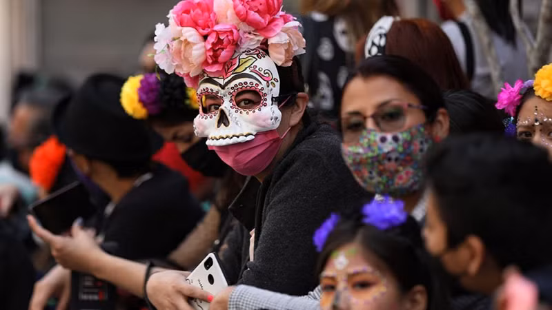 “Ngày của người chết” quay trở lại trên đường phố Mexico -1