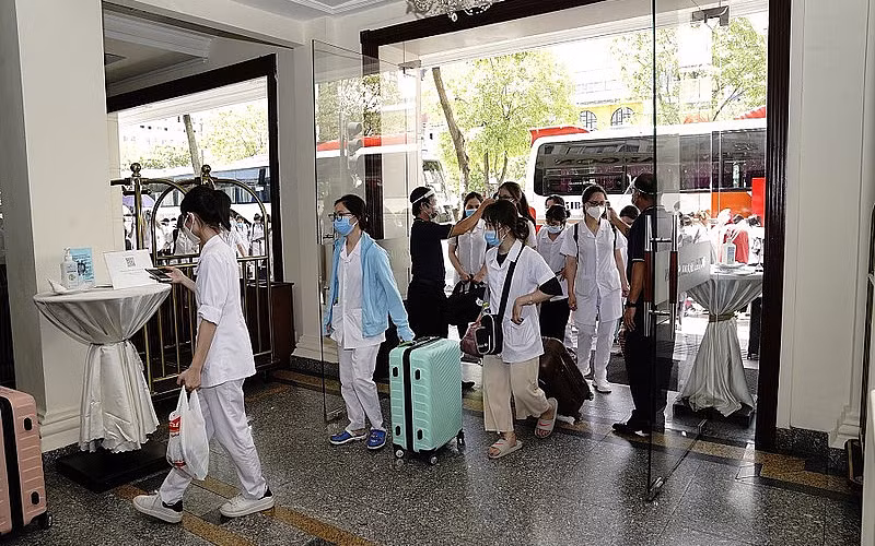 Có hơn 20 khách sạn miễn phí 100% chỗ lưu trú và ăn uống với khoảng 50.000 đêm phòng hỗ trợ lực lượng nhân viên y tế tuyến đầu chống dịch (Ảnh: DLTPHCM)