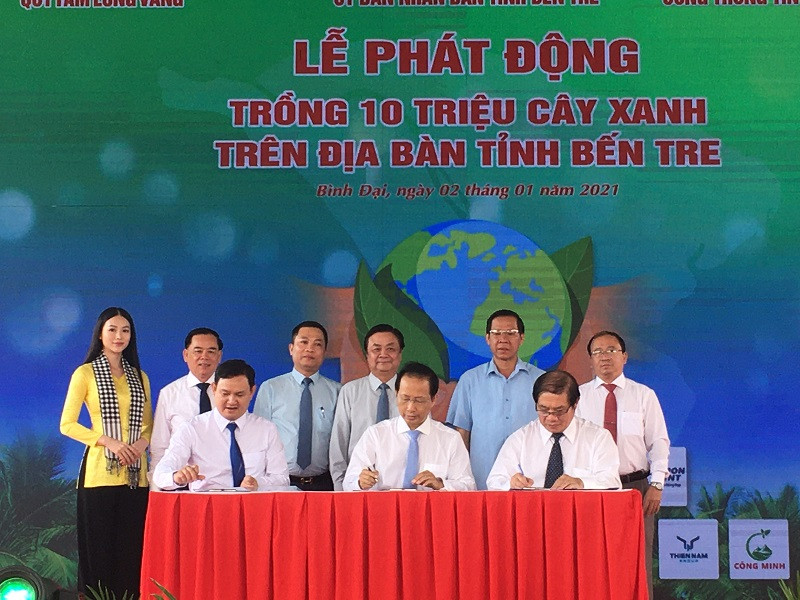 Lãnh đạo tỉnh Bến Tre và Quỹ Tấm lòng vàng ký kết thực hiện đề án trồng 10 triệu cây xanh. Bến Tre phát động trồng 10 triệu cây xanh -0
