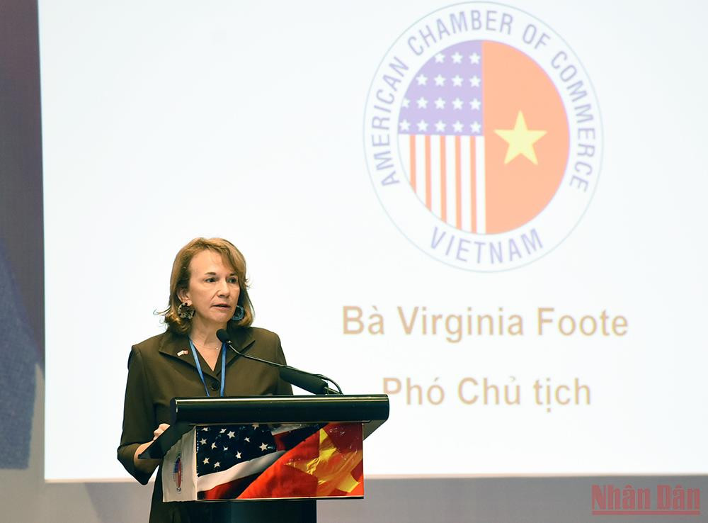 Bà Virginia Foote, Phó Chủ tịch Hiệp hội Thương mại Hoa Kỳ (Amcham) phát biểu khai mạc. a_3_DSC_0432-1646752098858.jpeg