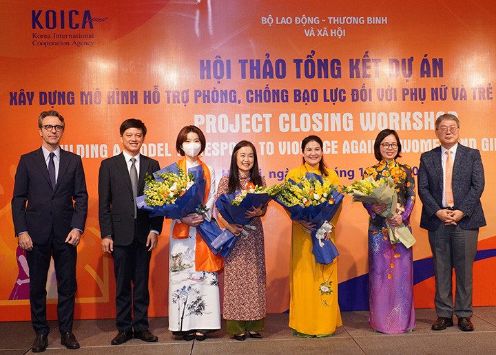 Phụ nữ, trẻ em luôn là đối tượng ưu tiên hỗ trợ trong dịch Covid-19 ảnh 1 Phụ nữ, trẻ em luôn là đối tượng ưu tiên hỗ trợ trong dịch Covid-19 -0