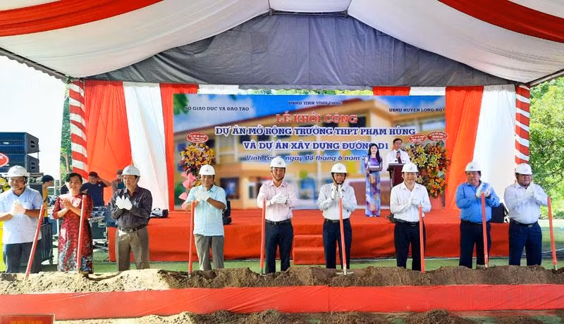 Lễ khởi công Dự án nâng cấp, mở rộng Trường THPT Phạm Hùng tại khóm 6, thị trấn Long Hồ, huyện Long Hồ, tỉnh Vĩnh Long.