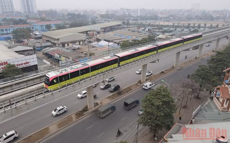 Chạy thử đoạn trên cao tàu điện Nhổn - ga Hà Nội.