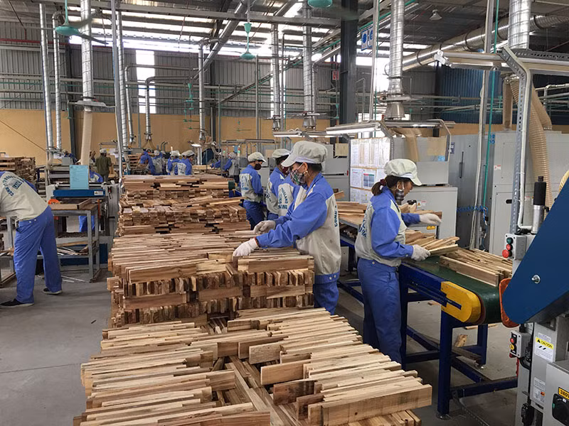 Dây chuyền chế biến gỗ rừng trồng xuất khẩu của Công ty cổ phần Woodsland.