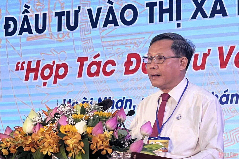 Ông Phạm Trương - Bí thư, Chủ tịch Ủy ban nhân dân thị xã Hoài Nhơn phát biểu khai mạc tại Hội nghị Xúc tiến đầu tư vào thị xã Hoài Nhơn, tỉnh Bình Định. Xúc tiến đầu tư thị xã Hoài Nhơn -0