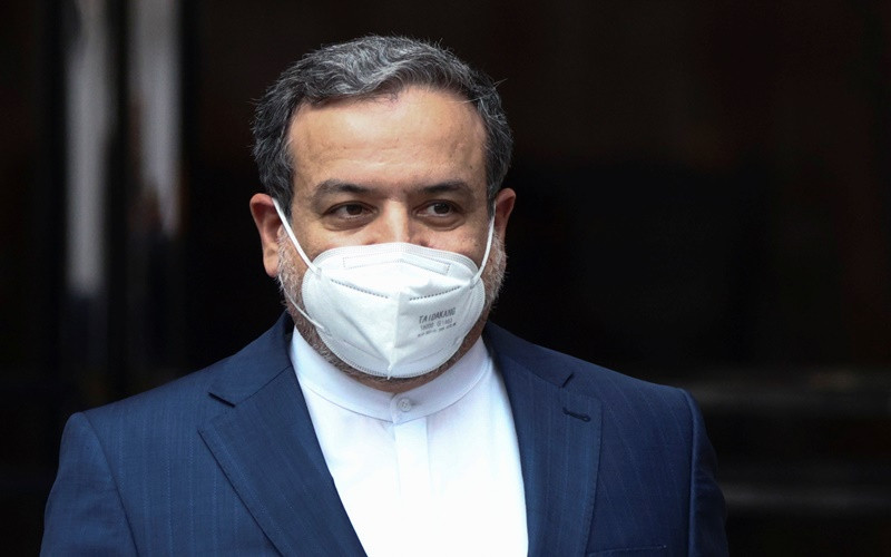 Thứ trưởng Ngoại giao Iran Abbas Araghchi sau cuộc họp của Ủy ban chung giám sát JCPOA, tại Vienna, ngày 12-6. (Ảnh: Reuters)