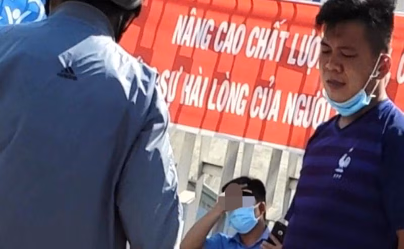 Đối tượng Lê Văn Thắng (bên phải) bị khởi tố, tạm giam.    