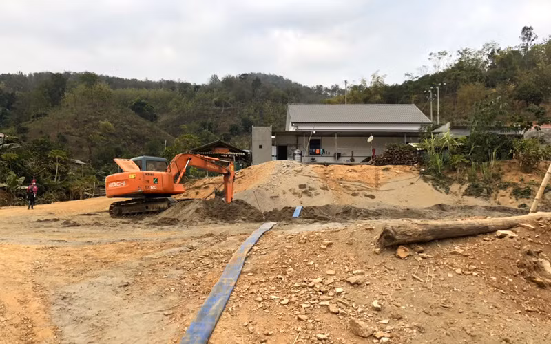 Sơn La phát hiện, xử lý một tàu khai thác cát trái phép -0