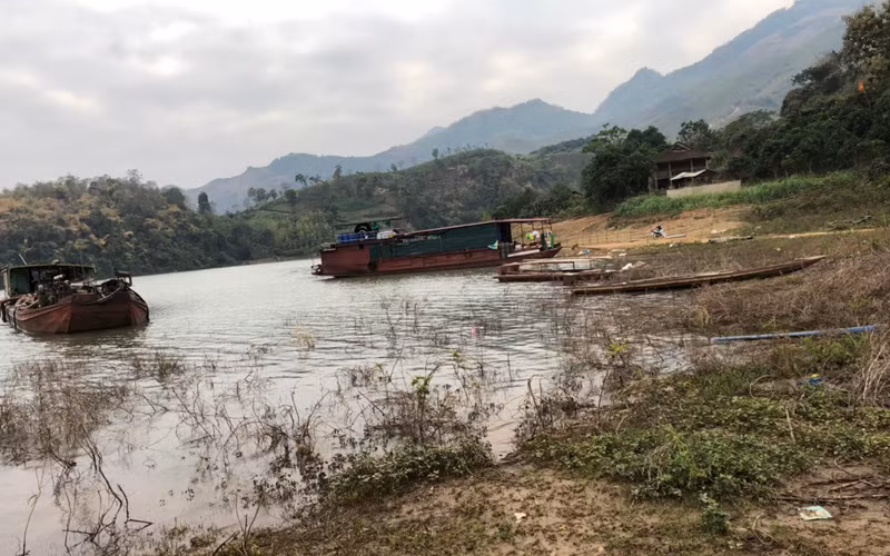 Khu vực tàu hút, xả cát.