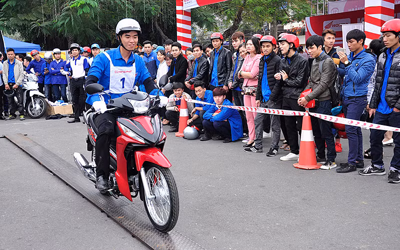 Mọi năm, cuộc thi diễn ra dưới hình thức tập trung, trực tiếp với nhiều phần tranh tài sôi động, hào hứng, thu hút hàng nghìn bạn trẻ tham gia. (Ảnh minh họa)