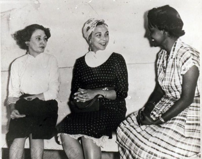 Hai nữ anh hùng cách mạng Haydee Santamaría, Melba Hernández và nhà báo Marta Rojas, tháng 2/1954. (Ảnh tư liệu: Nhật báo Granma) Marta Rojas ra đi, để lại sự nghiệp báo chí vẻ vang suốt cuộc đời -1