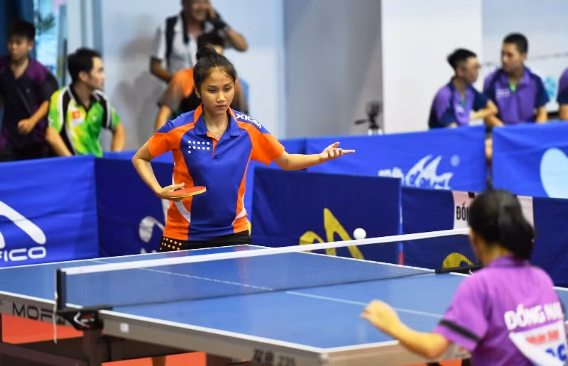 “Hoa khôi” bên bàn bóng -0