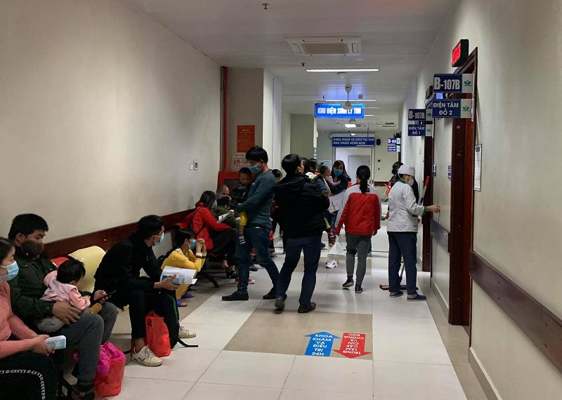 Bệnh nhi nội trú tại BV Nhi Trung ương tăng cao, chủ yếu các bệnh liên quan tới hô hấp. Bệnh nhi mắc bệnh hô hấp nhập viện tăng trong thời tiết giá rét -0