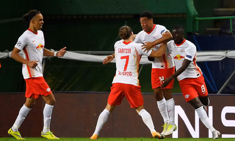 Các cầu thủ RB Leipzig ăn mừng lần đầu lọt vào bán kết Champions League.
