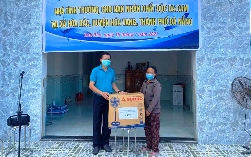 Khánh thành và bàn giao nhà cho gia đình nạn nhân chất độc da cam.