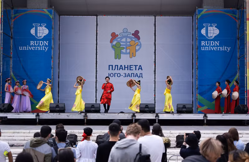 Sinh viên Việt Nam quảng bá đất nước tại Nga -0