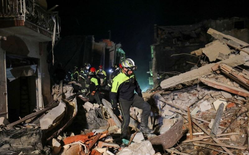 Vẫn còn 6 người mất tích trong vụ sập nhà. (Ảnh: Reuters) Sập nhà do nổ khí đốt ở Italia, ít nhất 3 người thiệt mạng -0