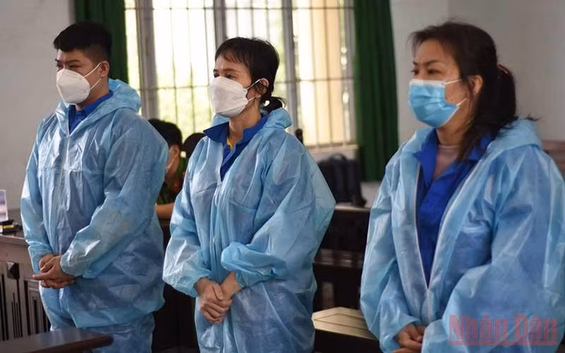 3 bị cáo tại tòa.