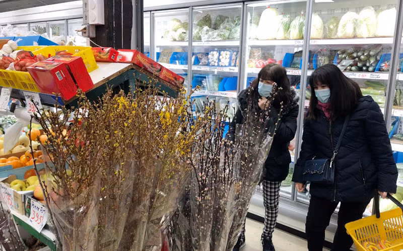 Đi chợ Tết Tân Sửu ở Paris -0