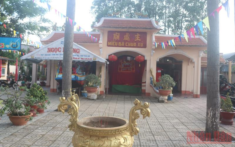 Các hoạt động Lễ hội Cúng biển Mỹ Long chủ yếu diễn ra tại miếu Bà Chúa Xứ thị trấn Mỹ Long, huyện Cầu Ngang. Trà Vinh khai mạc Lễ hội Cúng biển Mỹ Long -0