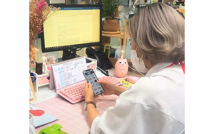 Người tiêu dùng được khuyến khích lựa chọn hình thức mua sắm trực tuyến khi dịch Covid-19 diễn biến phức tạp. Ảnh: CTV