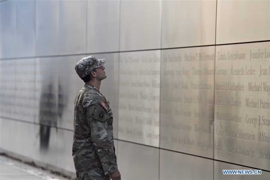 Người dân Mỹ tưởng niệm các nạn nhân khủng bố 11-9 -0