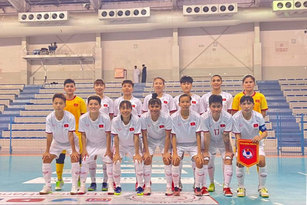Các thành viên đội tuyển nữ futsal Việt Nam. (Ảnh: VFF) Hướng đến SEA Games: Đội tuyển nữ futsal Việt Nam thắng trận đầu ở Bahrain -0
