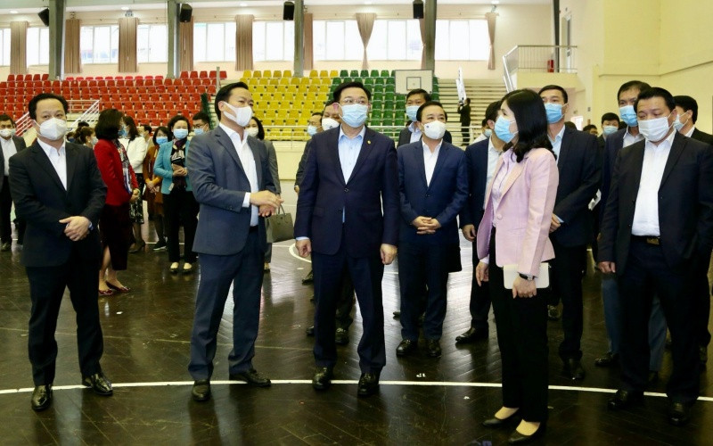 Đồng chí Vương Đình Huệ, Ủy viên Bộ Chính trị, Bí thư Thành ủy kiểm tra công trình phục vụ SEA Games 31 tại Trung tâm Văn hóa, Thông tin và Thể thao quận Cầu Giấy. Hà Nội hoàn thành các công trình phục vụ SEA Games 31 trước ngày 30-9 -0