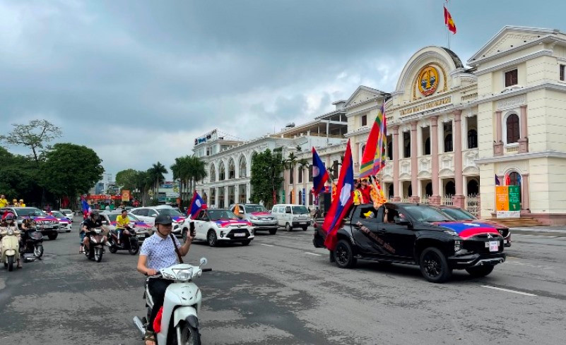 Hội Cổ động viên bóng đá Nam Định sẽ cổ vũ cho cả 5 đội tuyển dự SEA Games, nhưng dành tình cảm đặc biệt cho đội tuyển U23 Lào. Cổ động viên Nam Định “tiếp lửa” SEA Games 31 -0