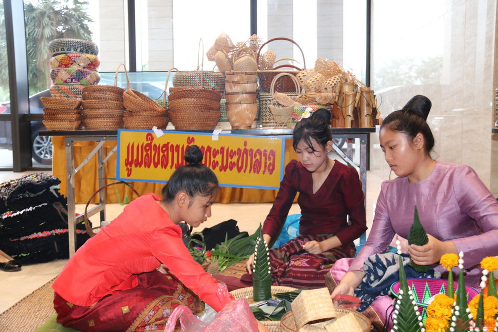 Thúc đẩy mô hình mỗi huyện một sản phẩm (ODOP) nhằm tạo cơ hội việc làm cho lao động tại Lào. (Ảnh: Xuân Sơn) Lào tìm kiếm các biện pháp bảo đảm đời sống người lao động -0