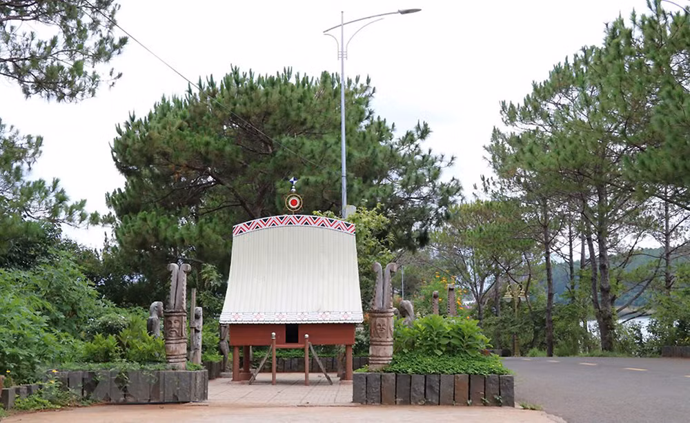 Khám phá Biển Hồ - điểm nhấn của du lịch Gia Lai -0
