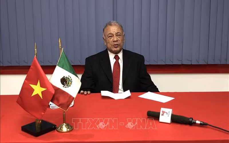 Tổng Bí thư Đảng Lao động Mexico (PT) Alberto Ayana Gutiérrez trả lời phòng vấn TTXVN.