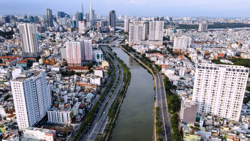 Một góc đại lộ Võ Văn Kiệt hồi tháng 7. (Ảnh: Thành Nguyễn)