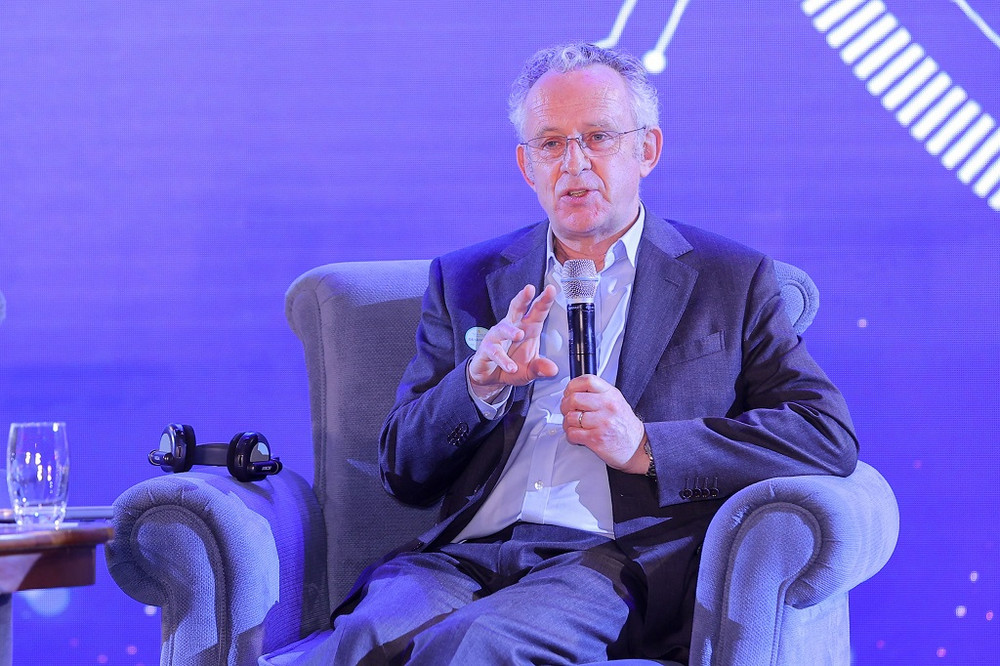 Giáo sư Sir Richard Henry Friend, FRS, Đại học Cambridge (Anh), Chủ tịch Hội đồng giải thưởng. Giải thưởng Vinfuture: Tôn vinh những phát kiến khoa học phụng sự nhân loại -0