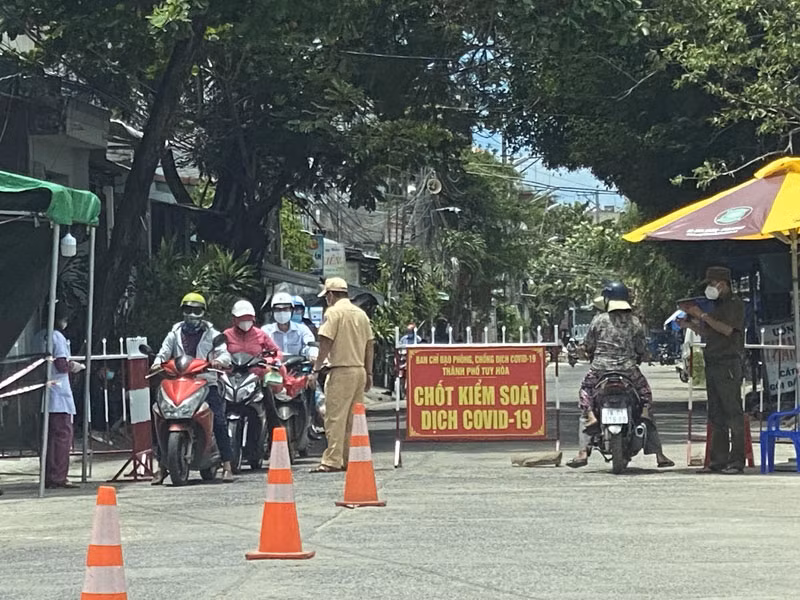 TP Tuy Hòa lập 10 tổ tuần tra 24/24 xử lý nghiêm vi phạm ra đường khi không cần thiết. 