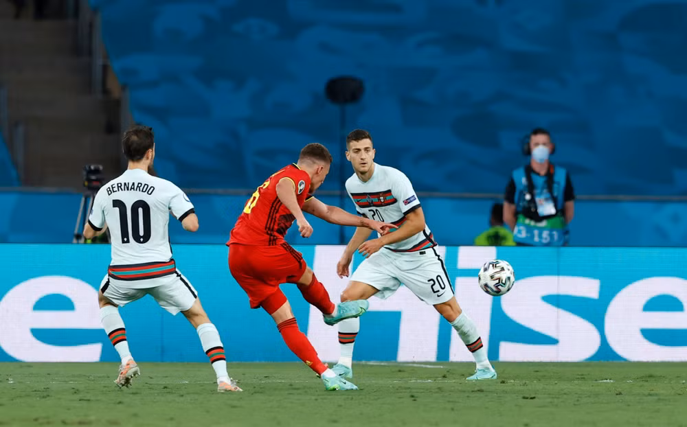 Những khoảnh khắc ấn tượng tại vòng 1/8 Euro 2020 -0